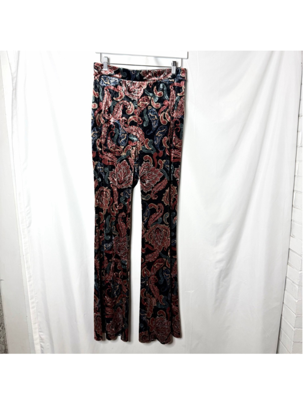 House of Harlow 1960 x REVOLVE Black Pink Paisley Velvet Flare Pants M - Picture 2 of 6